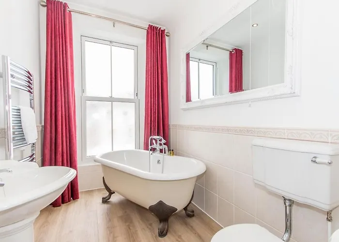 Admiralty Street 2 Bed
